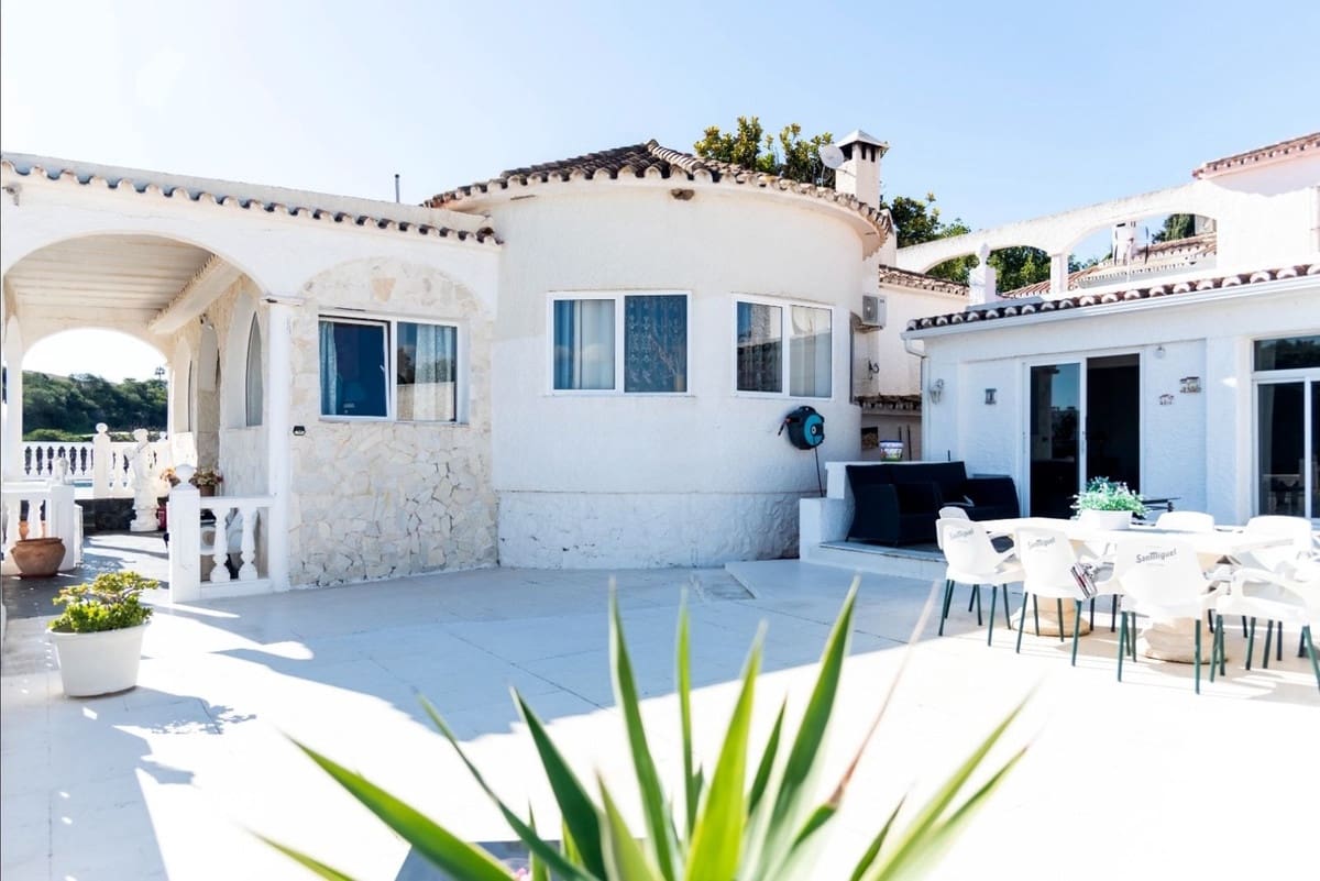 7 bedroom Villa for sale in Mijas Costa with pool garage - € 999,000 (Ref: 9670441)