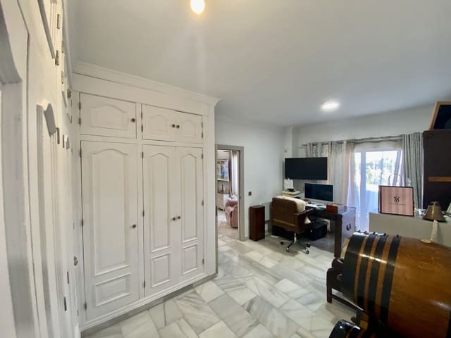 5 slaapkamer Villa te koop in Calahonda, Mijas met zwembad - € 1.100.000 (Ref: 9670442)