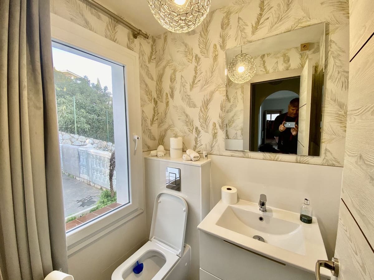 5 bedroom Villa for sale in Calahonda with pool - € 1,060,000 (Ref: 9670442)