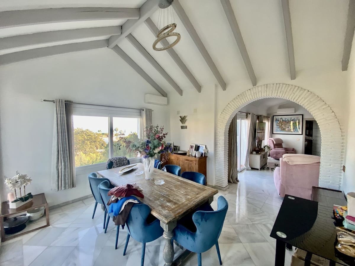 5 bedroom Villa for sale in Calahonda with pool - € 1,060,000 (Ref: 9670442)