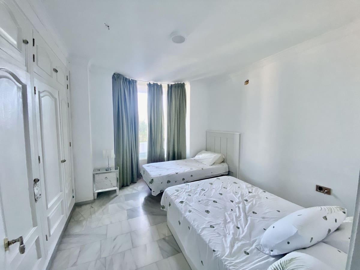 5 bedroom Villa for sale in Calahonda with pool - € 1,060,000 (Ref: 9670442)