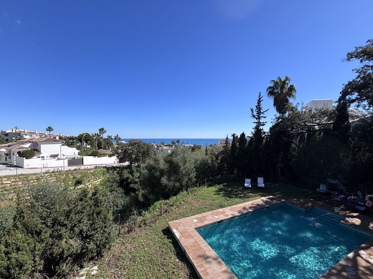 5 bedroom Villa for sale in Calahonda with pool - € 1,060,000 (Ref: 9670442)