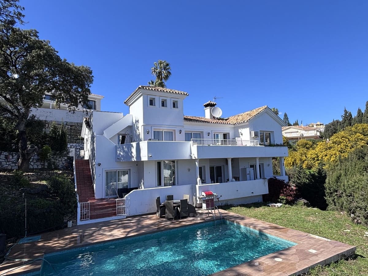 5 bedroom Villa for sale in Calahonda with pool - € 1,060,000 (Ref: 9670442)