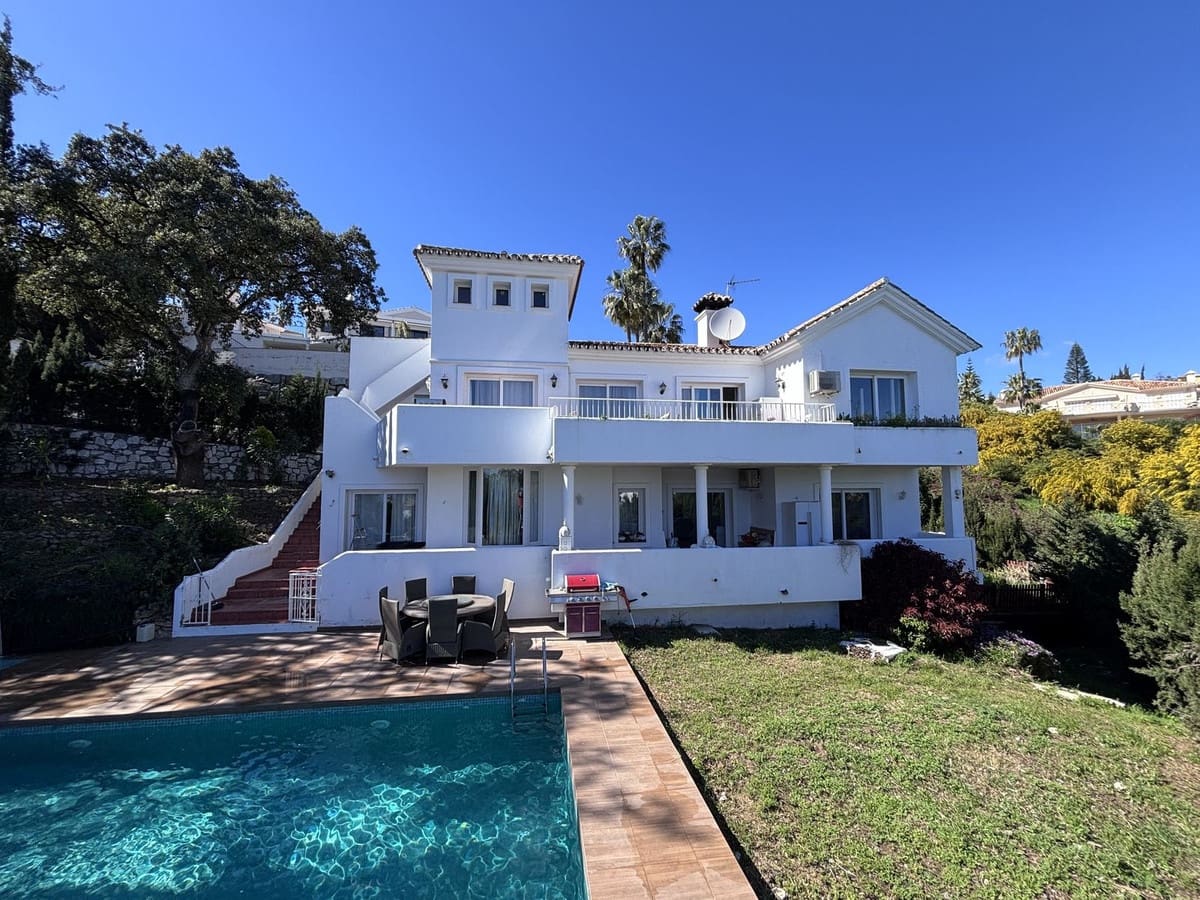 5 bedroom Villa for sale in Calahonda with pool - € 1,060,000 (Ref: 9670442)