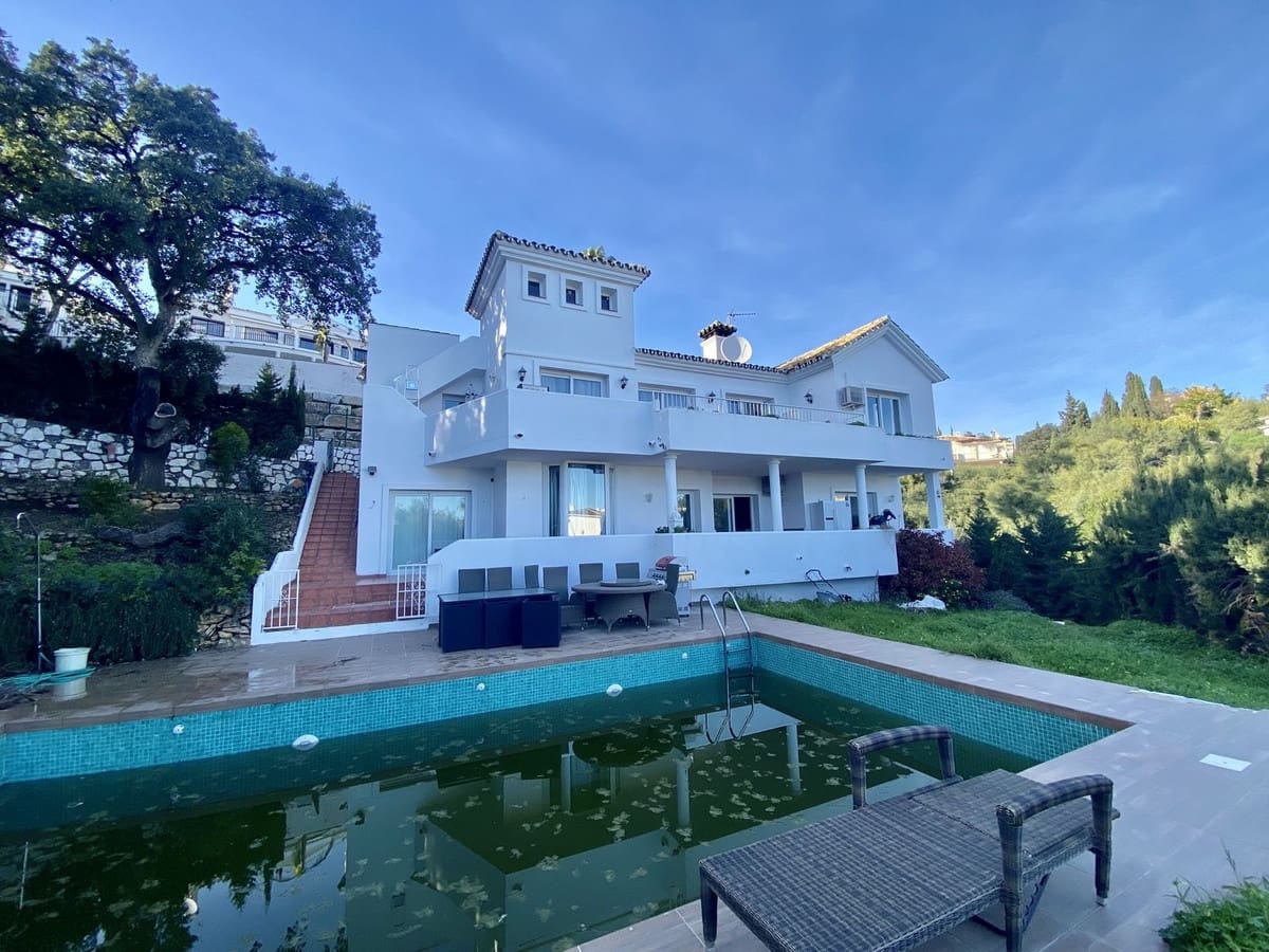 5 bedroom Villa for sale in Calahonda with pool - € 1,060,000 (Ref: 9670442)