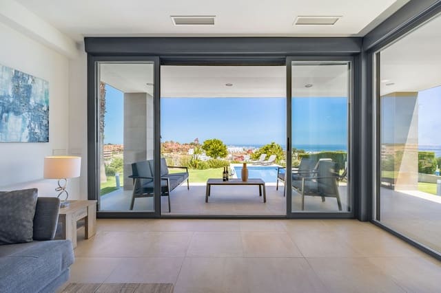 4 chambre Villa/Maison à vendre à Manilva Pueblo, Manilva avec piscine garage - 1 150 000 € (Ref: 9670445)