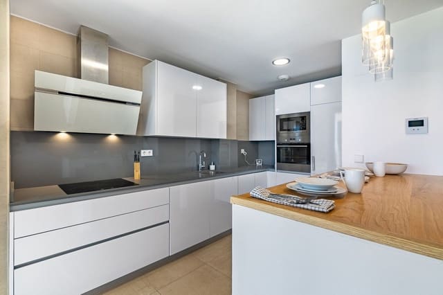 4 chambre Villa/Maison à vendre à Manilva Pueblo, Manilva avec piscine garage - 1 150 000 € (Ref: 9670445)