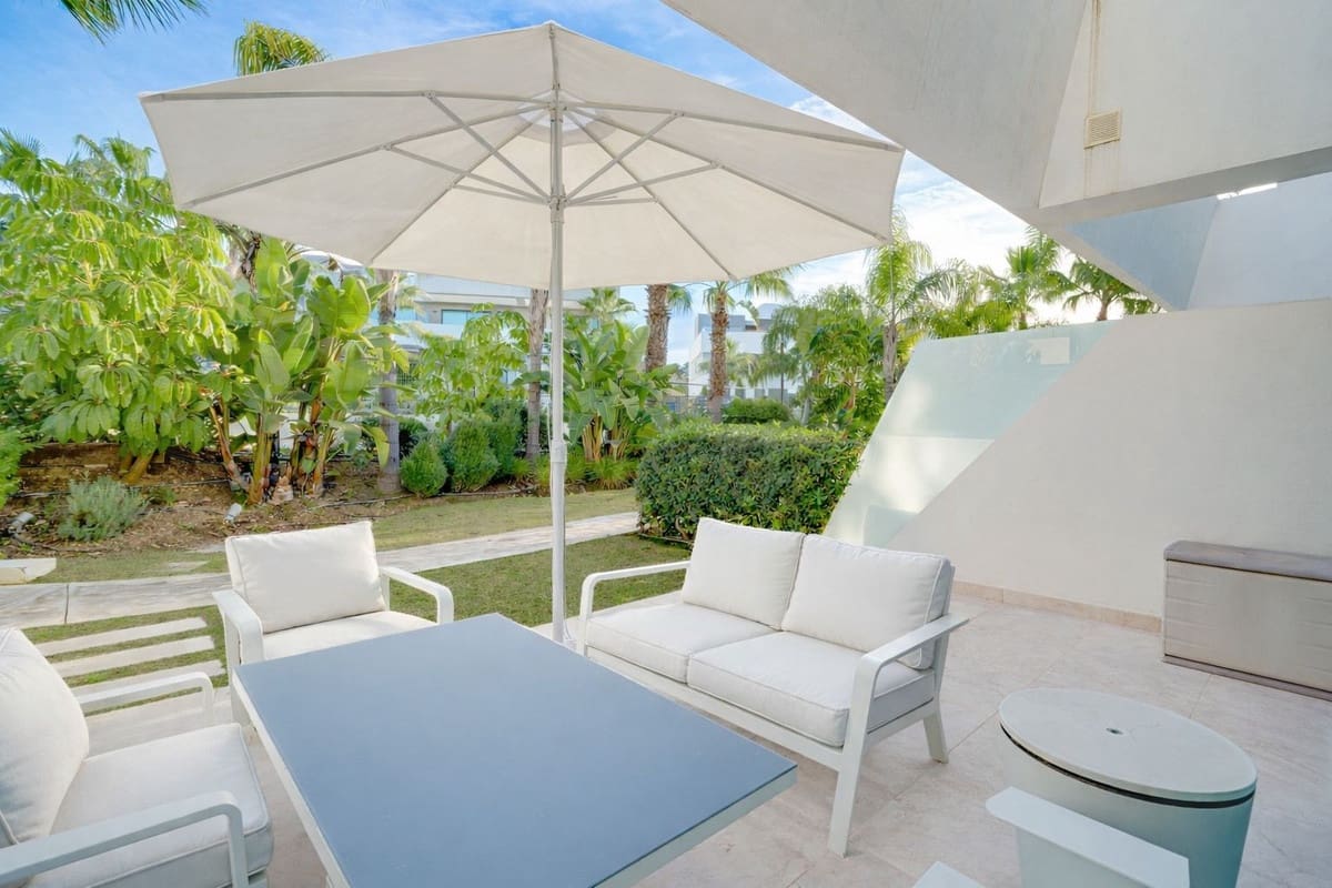 4 Zimmer Haus zu verkaufen in La Cala de Mijas mit Pool - 1.195.000 € (Ref: 9670446)