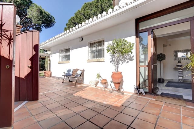 Chalet de 3 habitaciones en Calahonda, Mijas en venta con piscina - 1.099.950 € (Ref: 9670448)