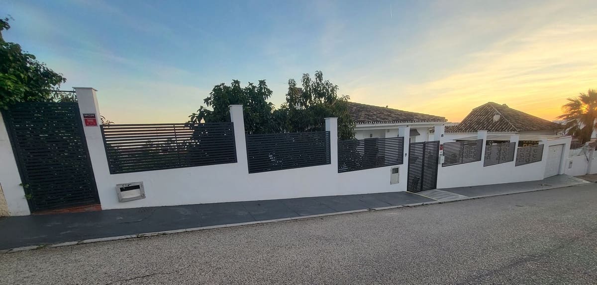 4 chambre Villa/Maison à vendre à Riviera del Sol avec piscine garage - 1 200 000 € (Ref: 9670449)