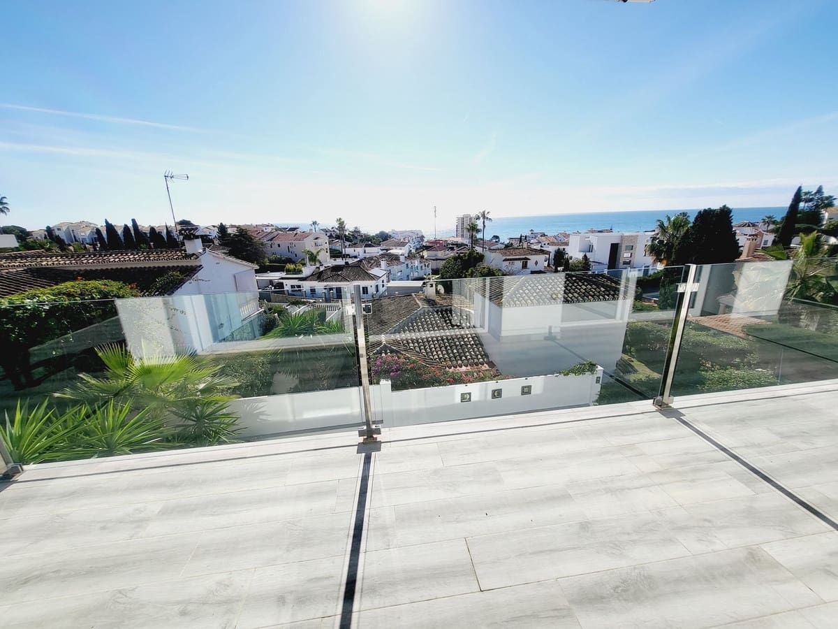 4 chambre Villa/Maison à vendre à Riviera del Sol avec piscine garage - 1 200 000 € (Ref: 9670449)