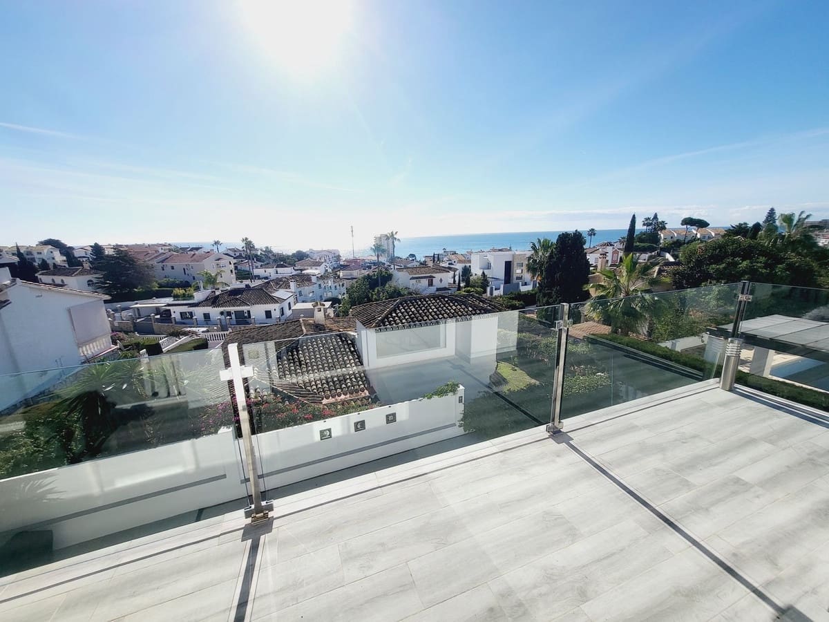4 chambre Villa/Maison à vendre à Riviera del Sol avec piscine garage - 1 200 000 € (Ref: 9670449)