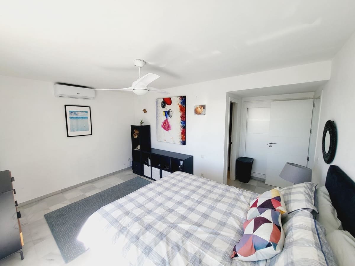 4 chambre Villa/Maison à vendre à Riviera del Sol avec piscine garage - 1 200 000 € (Ref: 9670449)