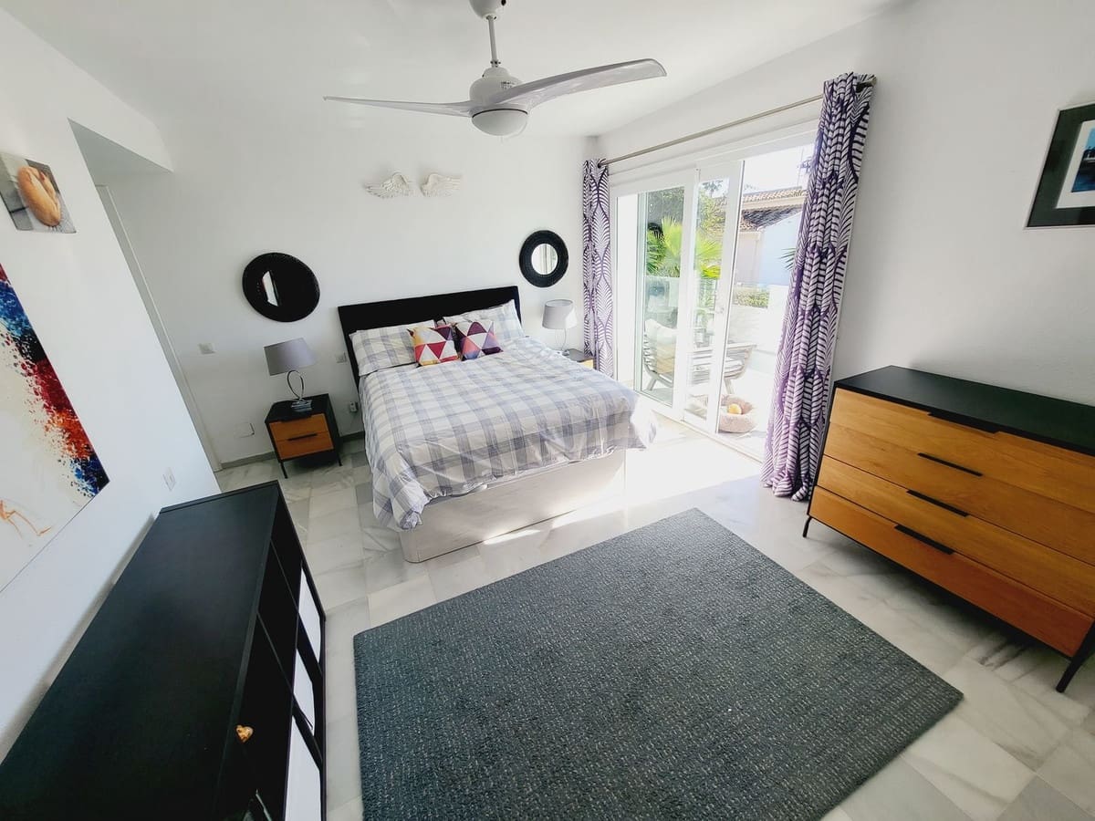 4 chambre Villa/Maison à vendre à Riviera del Sol avec piscine garage - 1 200 000 € (Ref: 9670449)