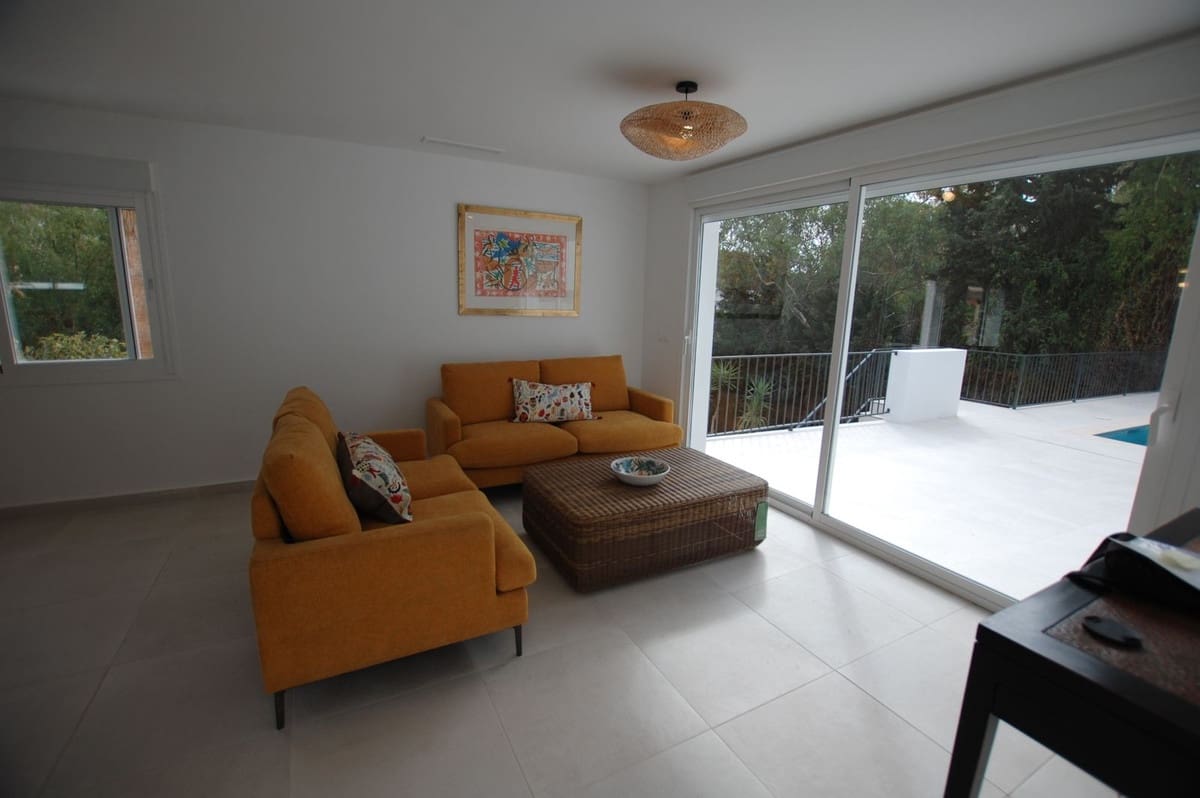 4 sovrum Villa till salu i Mijas Costa med pool - 899 000 € (Ref: 9670450)