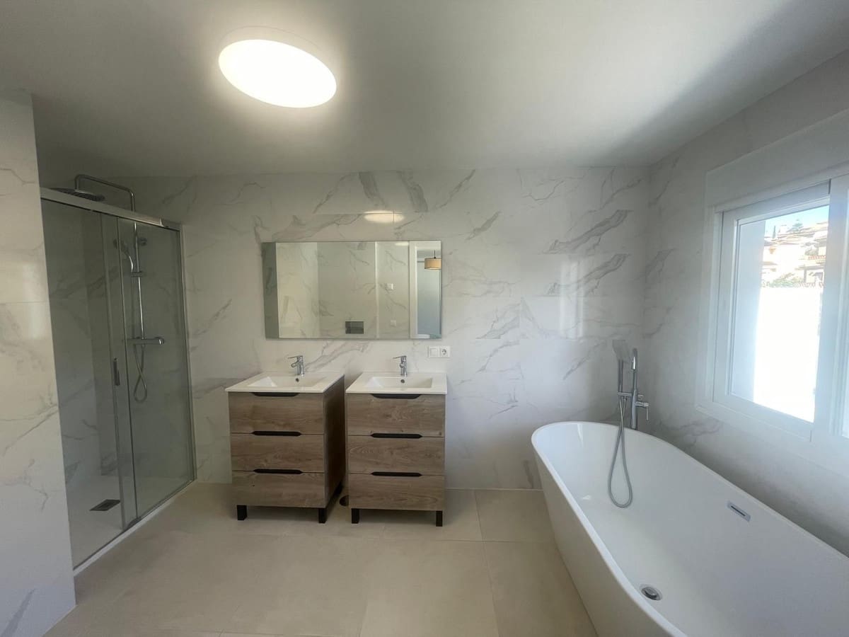 4 sovrum Villa till salu i Mijas Costa med pool - 899 000 € (Ref: 9670450)