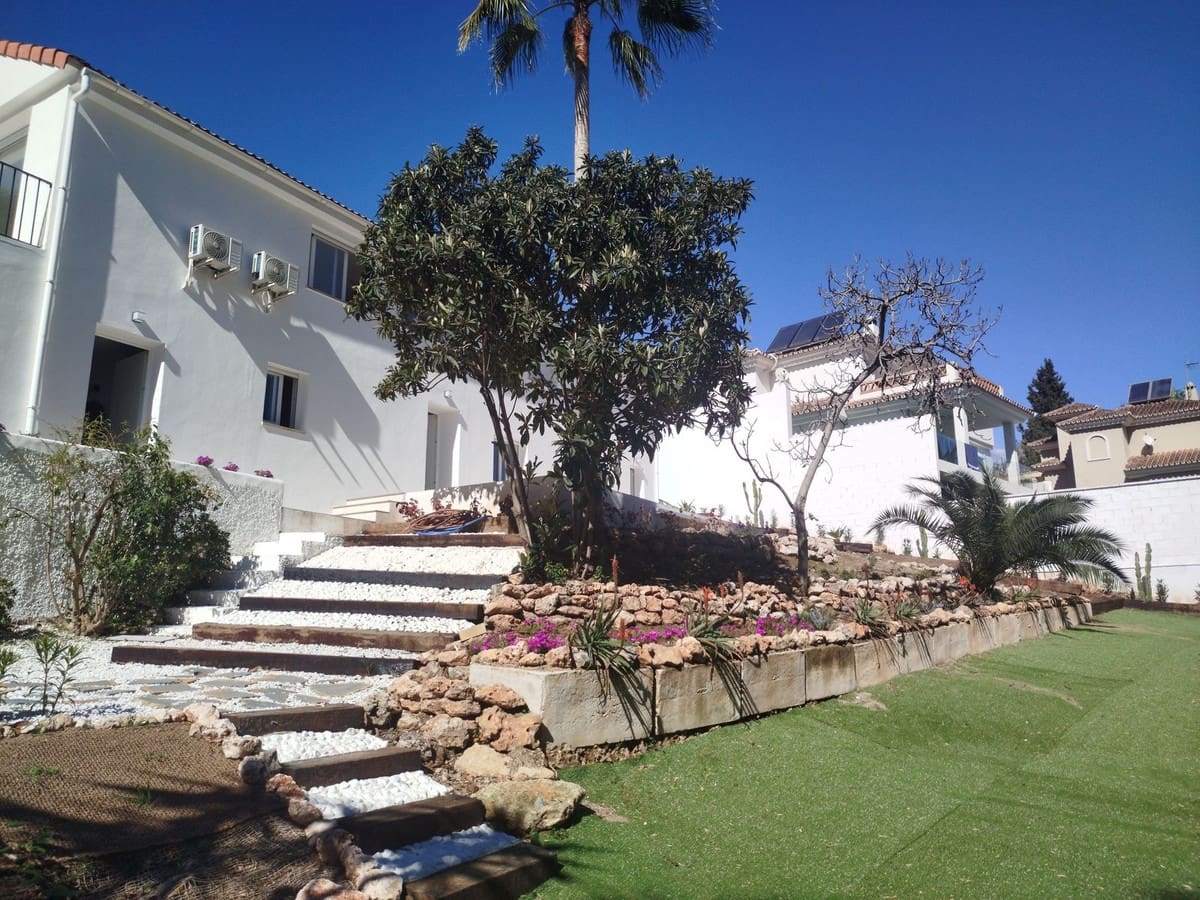 4 sovrum Villa till salu i Mijas Costa med pool - 899 000 € (Ref: 9670450)