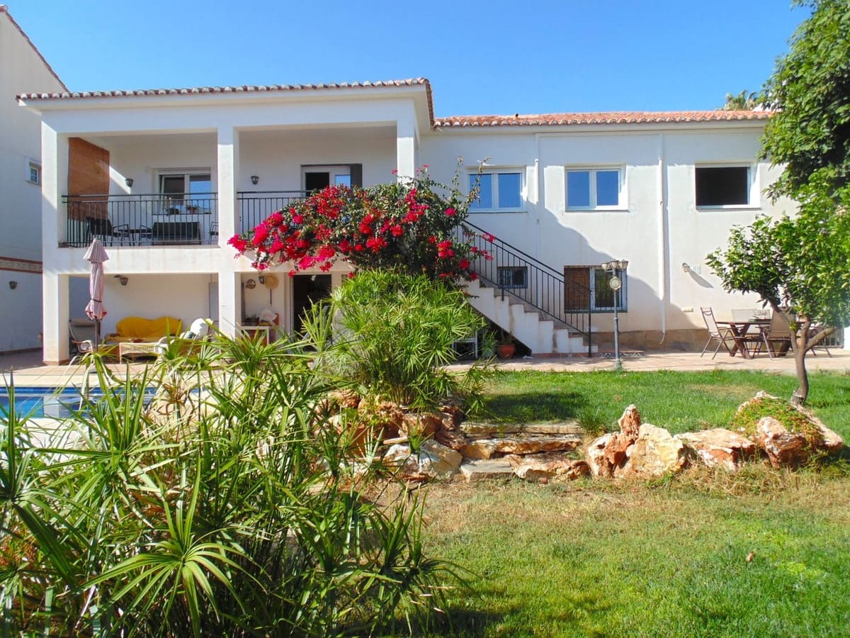 5 quarto Moradia para venda em Benalmadena com piscina - 770 000 € (Ref: 9670451)