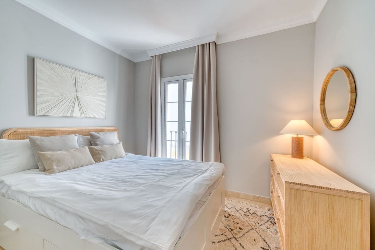 4 makuuhuone Omakotitalo myytävänä paikassa Aloha Golf mukana uima-altaan - 850 000 € (Ref: 9670452)