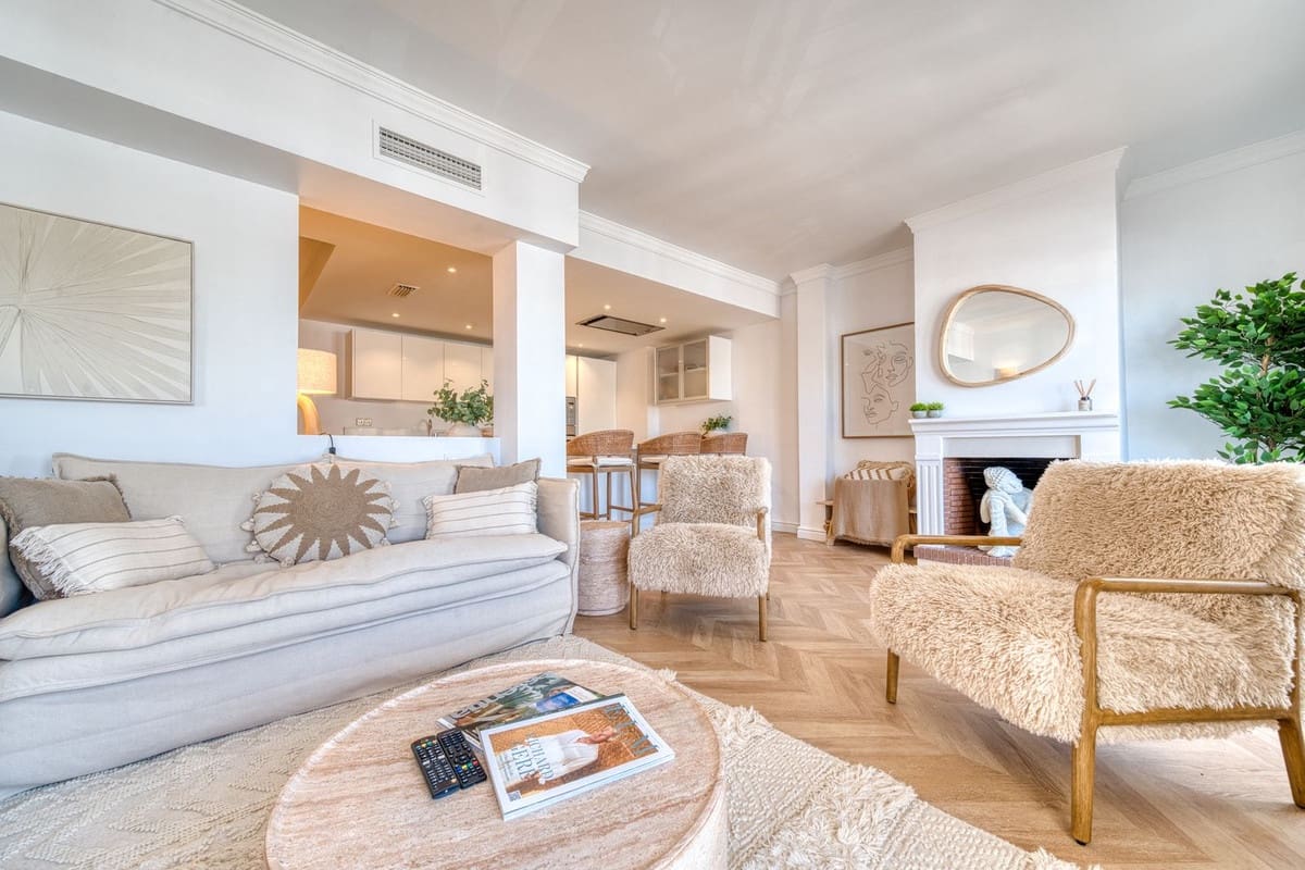 4 makuuhuone Omakotitalo myytävänä paikassa Aloha Golf mukana uima-altaan - 850 000 € (Ref: 9670452)