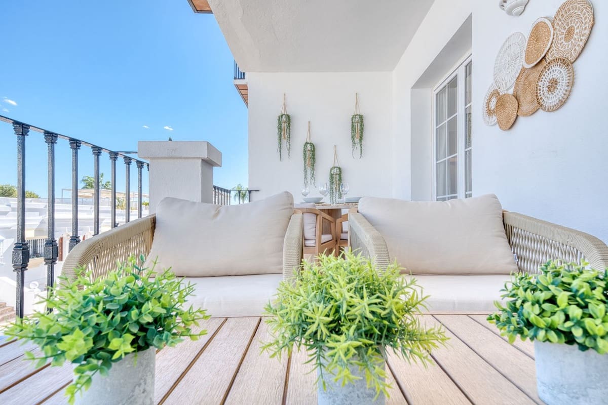 4 makuuhuone Omakotitalo myytävänä paikassa Aloha Golf mukana uima-altaan - 850 000 € (Ref: 9670452)