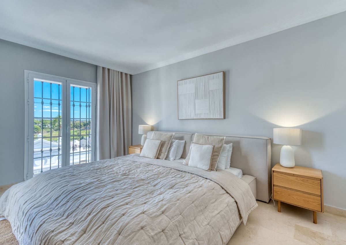 4 makuuhuone Omakotitalo myytävänä paikassa Aloha Golf mukana uima-altaan - 850 000 € (Ref: 9670452)