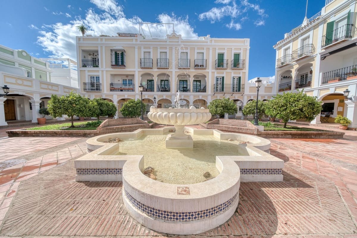 4 makuuhuone Omakotitalo myytävänä paikassa Aloha Golf mukana uima-altaan - 850 000 € (Ref: 9670452)