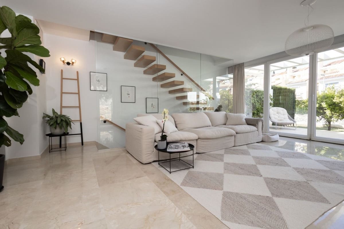 4 Zimmer Doppelhaus zu verkaufen in Calahonda mit Pool - 775.000 € (Ref: 9670455)