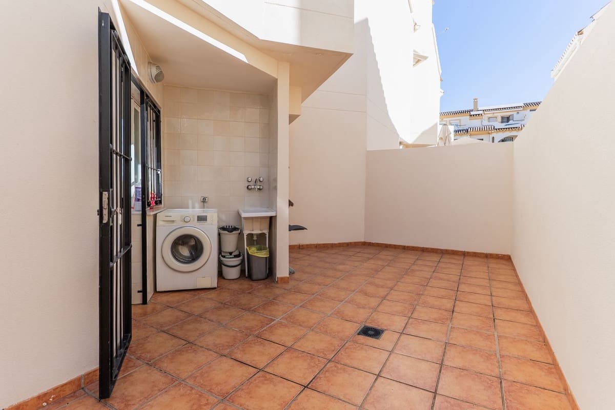 3 soverom Hus til salgs i El Rosario med svømmebasseng garasje - € 790 000 (Ref: 9670456)