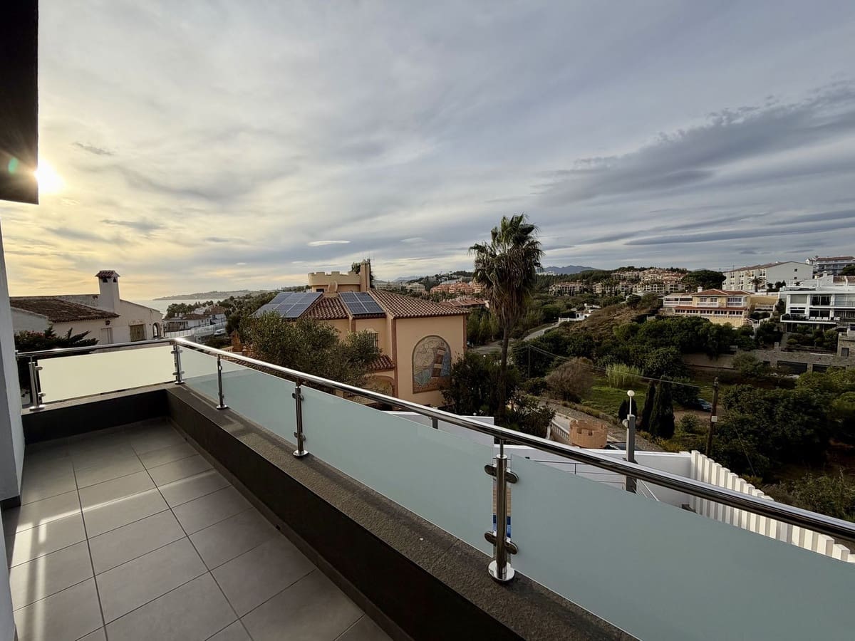 3 bedroom Villa for sale in Mijas Costa with pool garage - € 789,000 (Ref: 9670457)