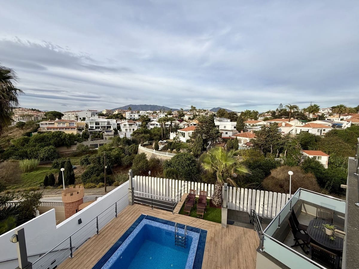 3 bedroom Villa for sale in Mijas Costa with pool garage - € 789,000 (Ref: 9670457)