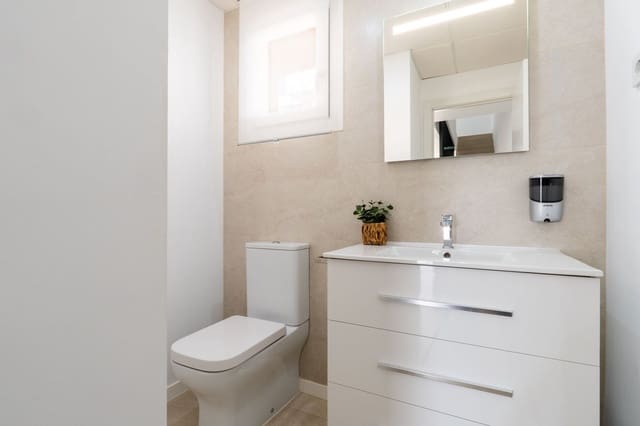 Casa de 4 habitaciones en La Cala de Mijas, Mijas en venta con piscina garaje - 899.000 € (Ref: 9670458)