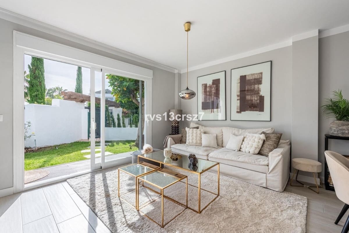 4 bedroom Apartment for sale in Nueva Andalucia with pool garage - € 795,000 (Ref: 9670459)