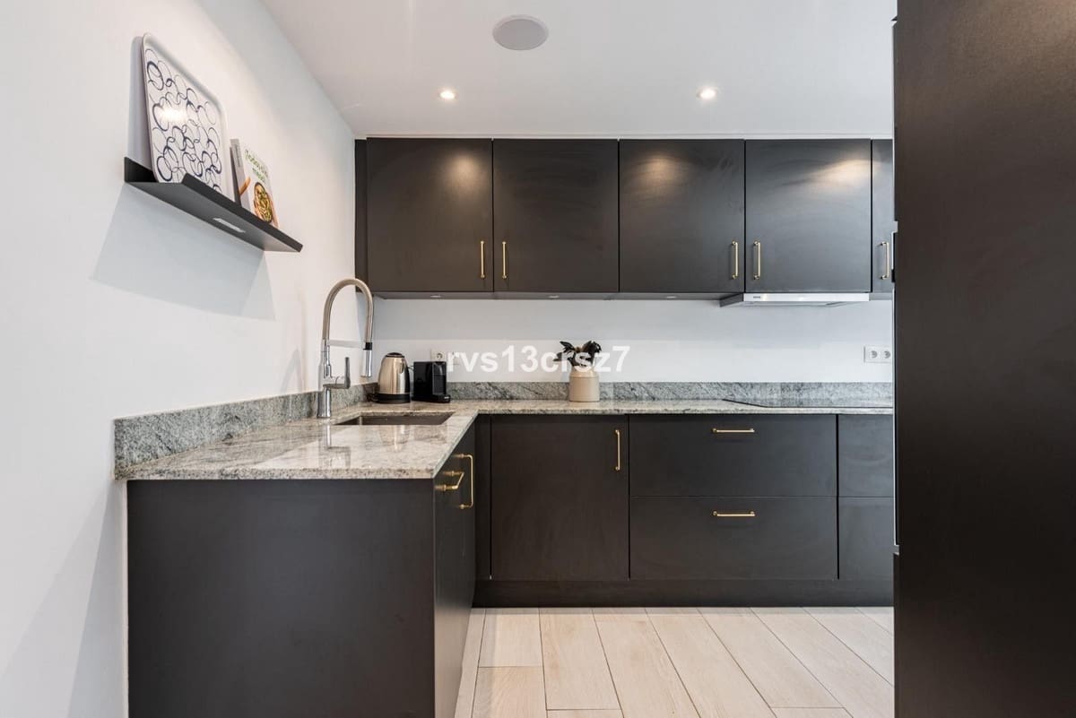 4 bedroom Apartment for sale in Nueva Andalucia with pool garage - € 795,000 (Ref: 9670459)