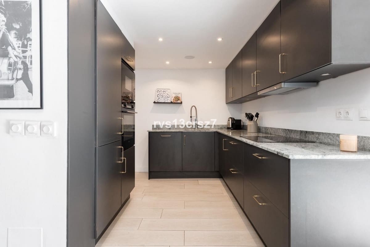 4 bedroom Apartment for sale in Nueva Andalucia with pool garage - € 795,000 (Ref: 9670459)