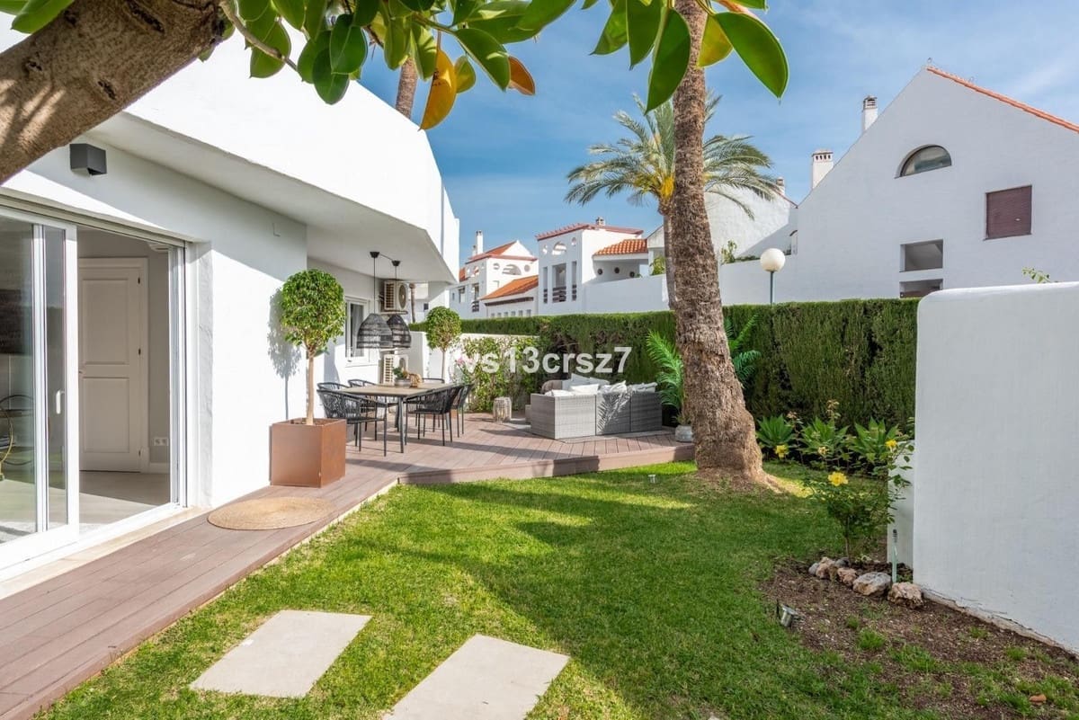 4 bedroom Apartment for sale in Nueva Andalucia with pool garage - € 795,000 (Ref: 9670459)
