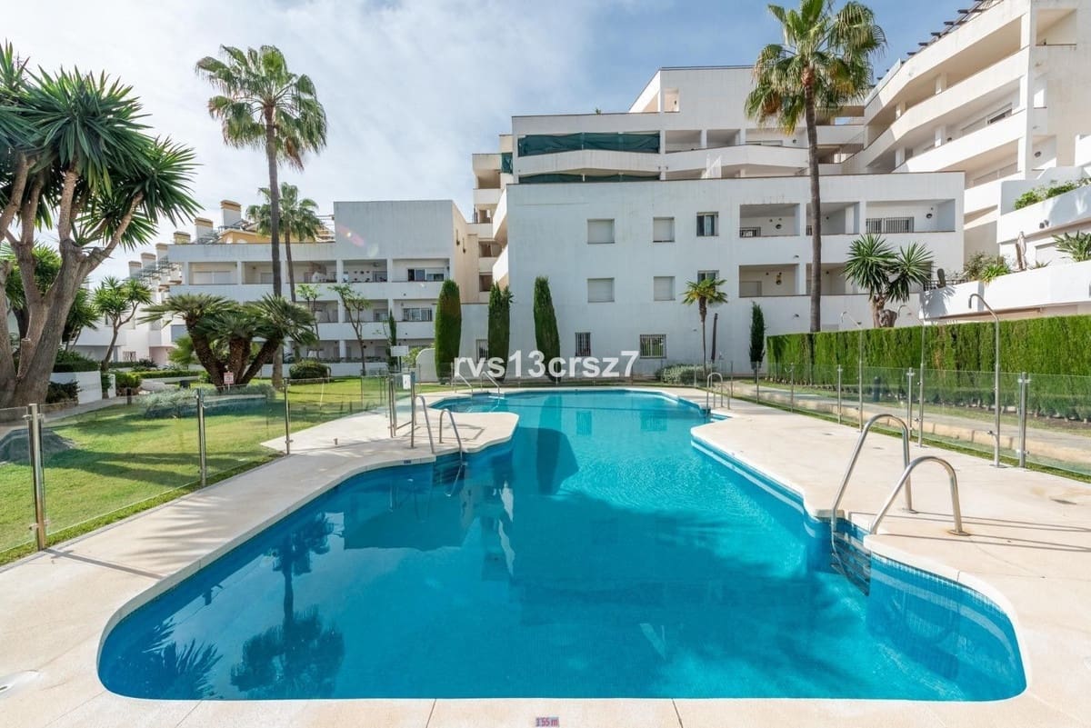 4 bedroom Apartment for sale in Nueva Andalucia with pool garage - € 795,000 (Ref: 9670459)