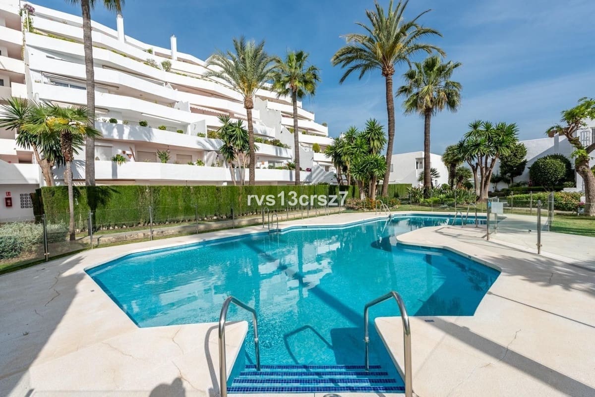 4 bedroom Apartment for sale in Nueva Andalucia with pool garage - € 795,000 (Ref: 9670459)