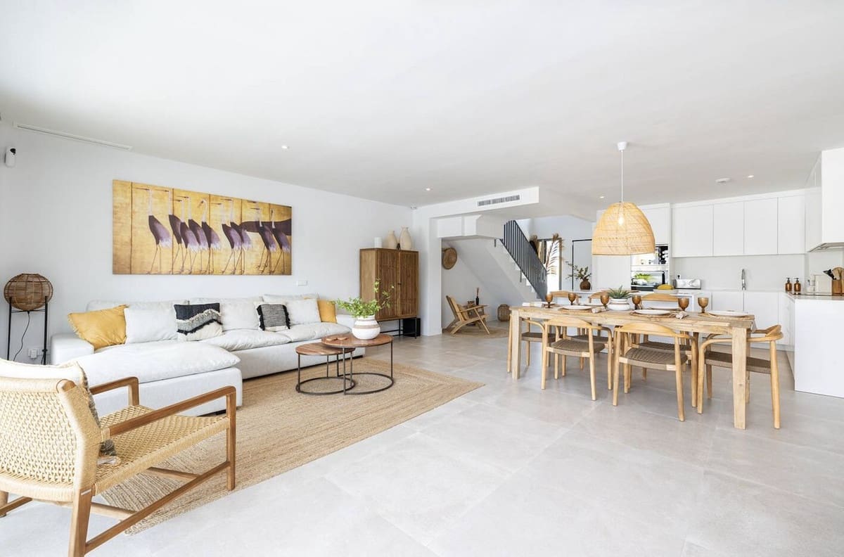 3 sypialnia Dom na sprzedaż w El Chaparral z basenem garażem - 828 000 € (Ref: 9670460)