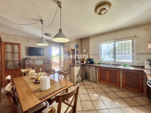 4 slaapkamer Villa te koop in Torremolinos met zwembad garage - € 830.000 (Ref: 9670461)