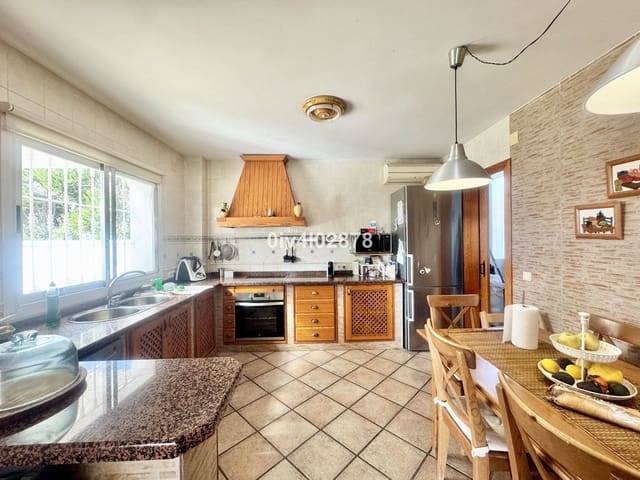 4 slaapkamer Villa te koop in Torremolinos met zwembad garage - € 830.000 (Ref: 9670461)