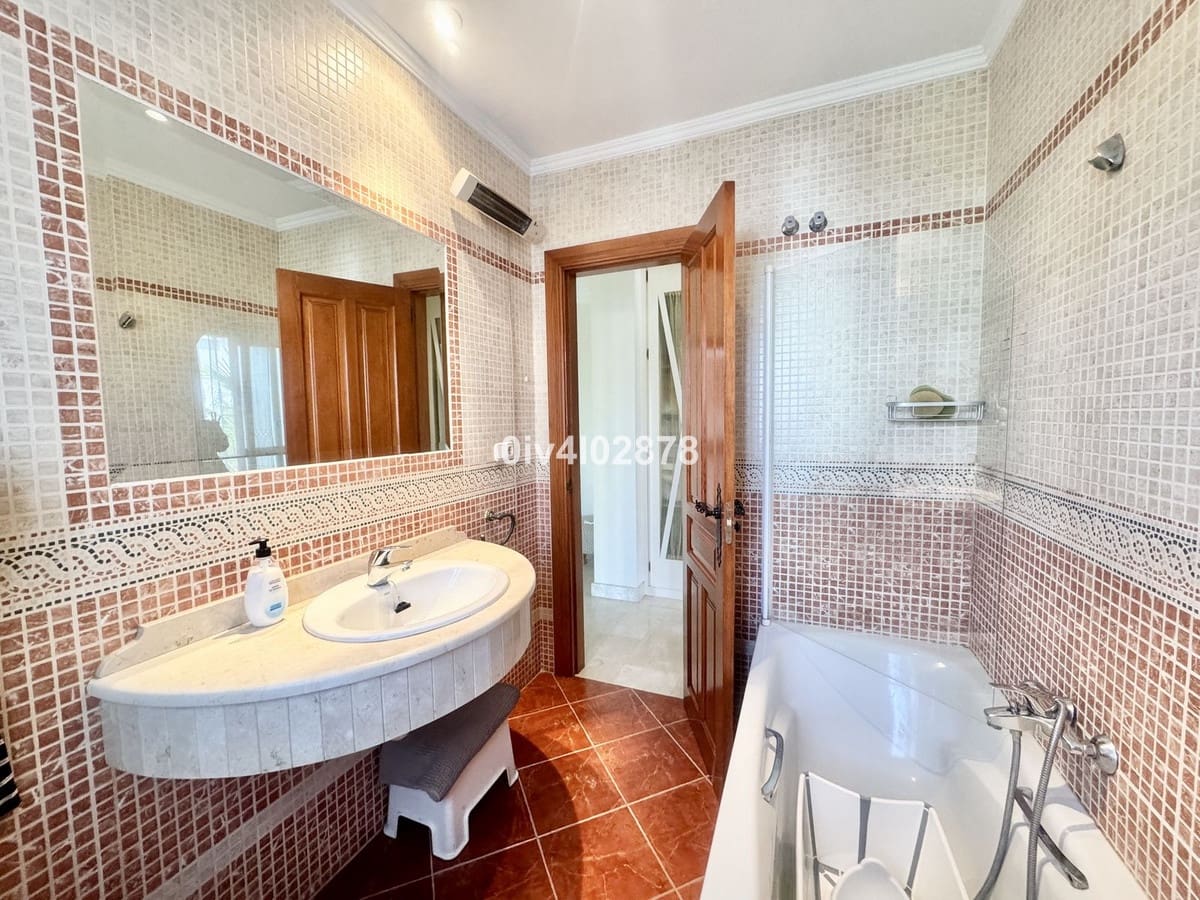 4 slaapkamer Villa te koop in Torremolinos met zwembad garage - € 830.000 (Ref: 9670461)