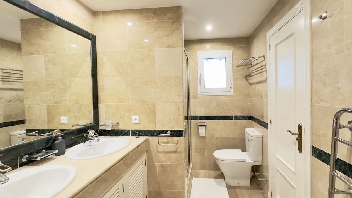 2 soverom Leilighet til salgs i Elviria med svømmebasseng - € 720 000 (Ref: 9670464)