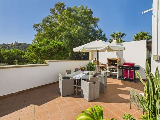 4 sypialnia Willa na sprzedaż w El Padrón, Estepona z basenem garażem - 795 000 € (Ref: 9670466)