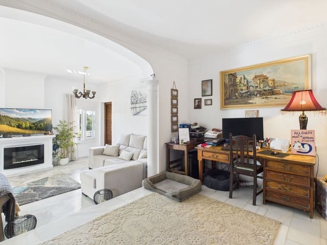 4 sypialnia Willa na sprzedaż w El Padrón, Estepona z basenem garażem - 795 000 € (Ref: 9670466)