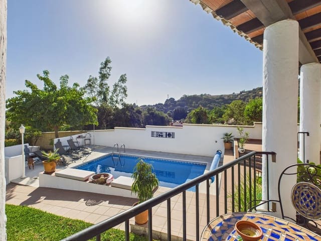 4 sypialnia Willa na sprzedaż w El Padrón, Estepona z basenem garażem - 795 000 € (Ref: 9670466)
