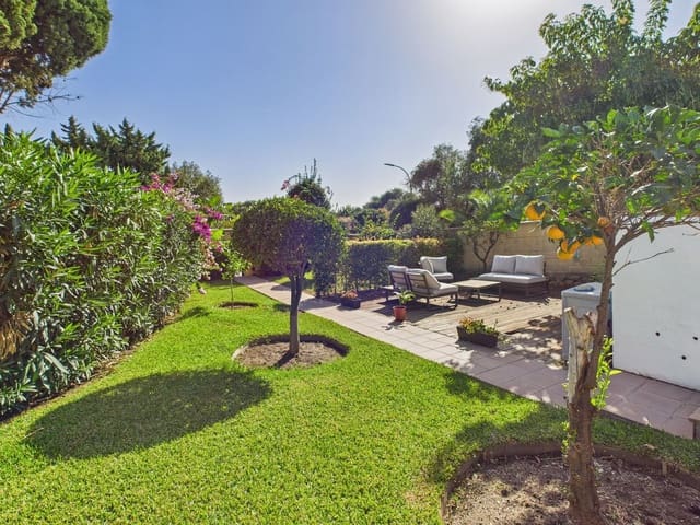 4 sypialnia Willa na sprzedaż w El Padrón, Estepona z basenem garażem - 795 000 € (Ref: 9670466)