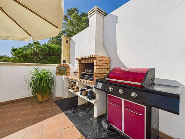 4 sypialnia Willa na sprzedaż w El Padrón, Estepona z basenem garażem - 795 000 € (Ref: 9670466)