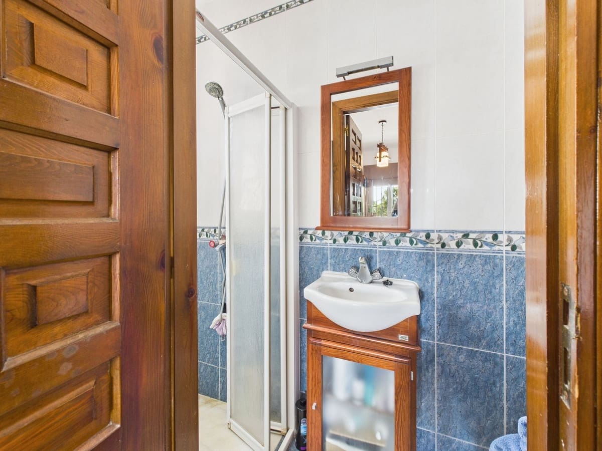 4 sypialnia Willa na sprzedaż w El Padron z basenem garażem - 795 000 € (Ref: 9670466)