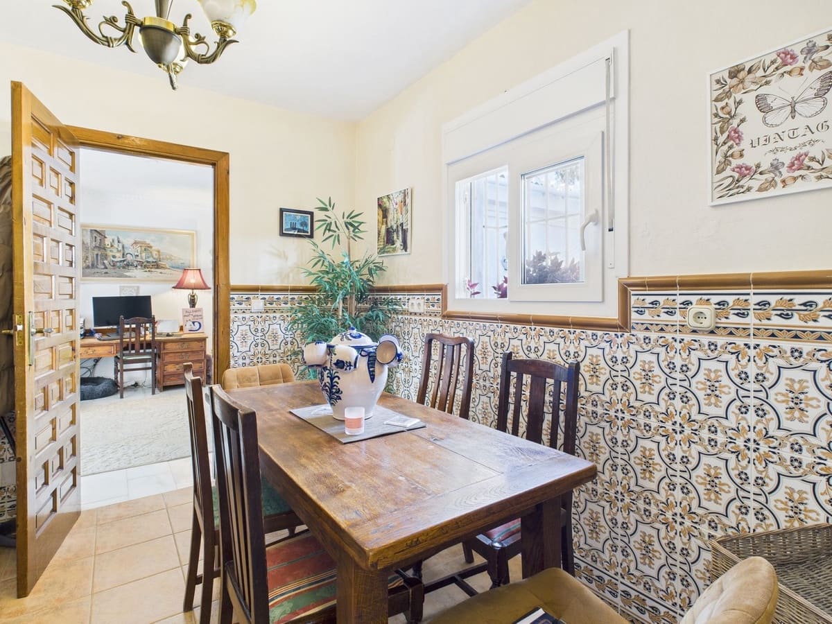 4 sypialnia Willa na sprzedaż w El Padron z basenem garażem - 795 000 € (Ref: 9670466)